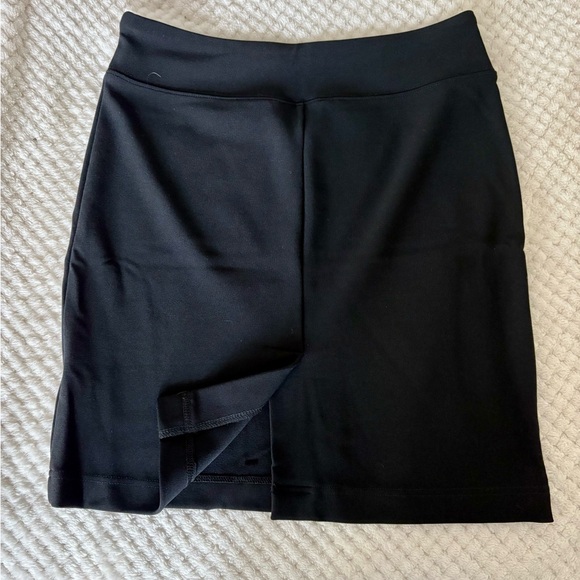 Black Stretchy Skirt - Picture 2 of 3